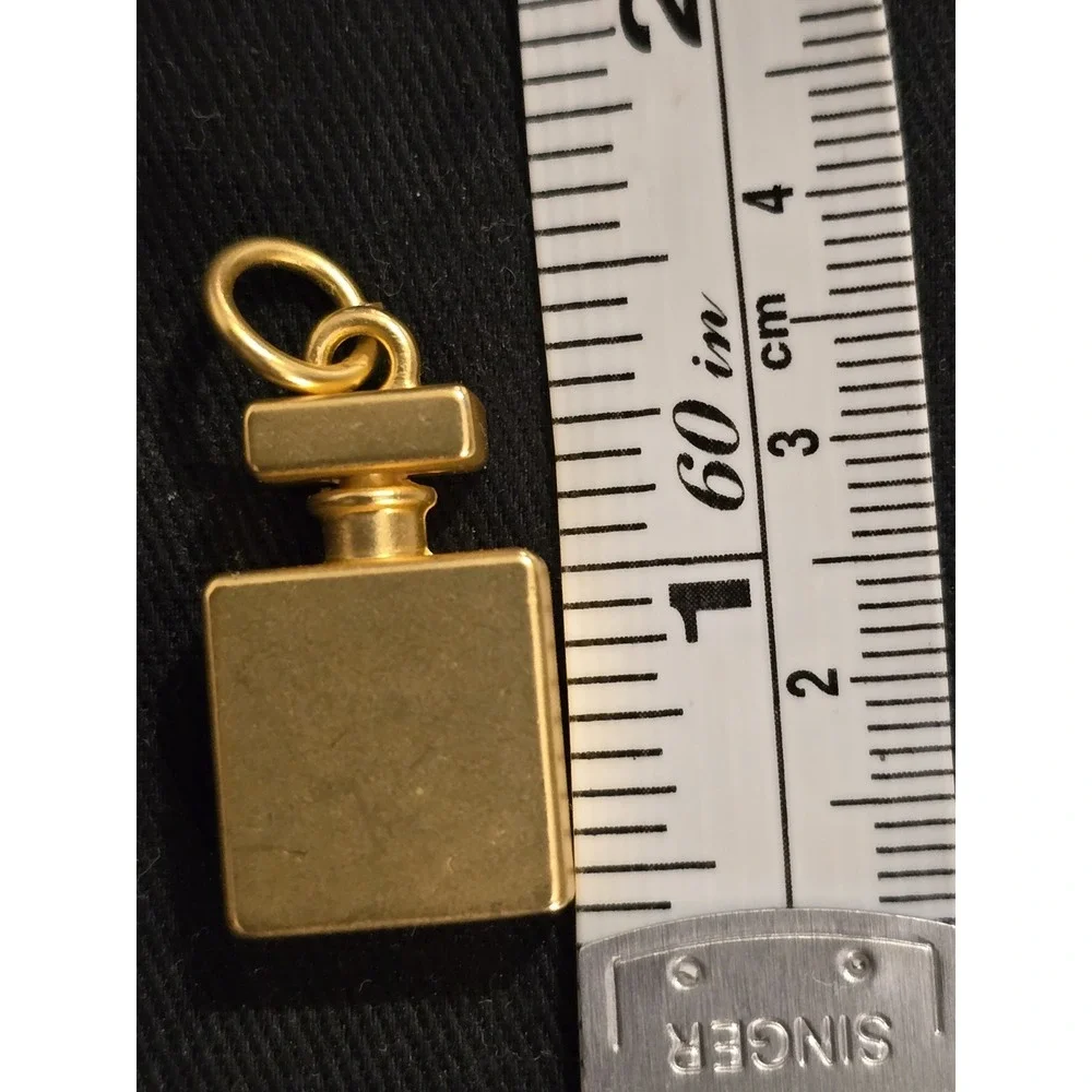 CHANEL necklace pendant